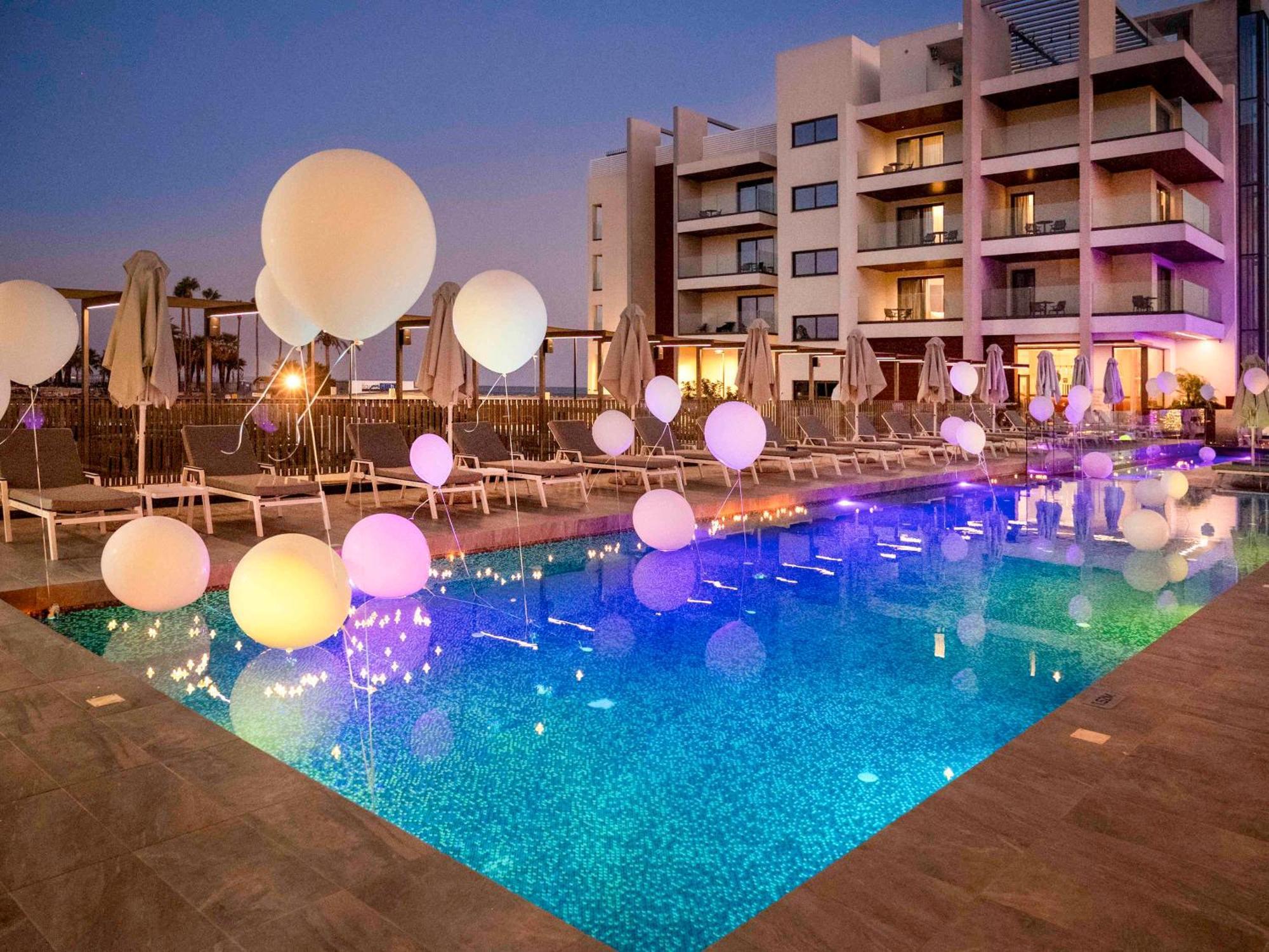 Mercure Larnaca Beach Resort Ngoại thất bức ảnh