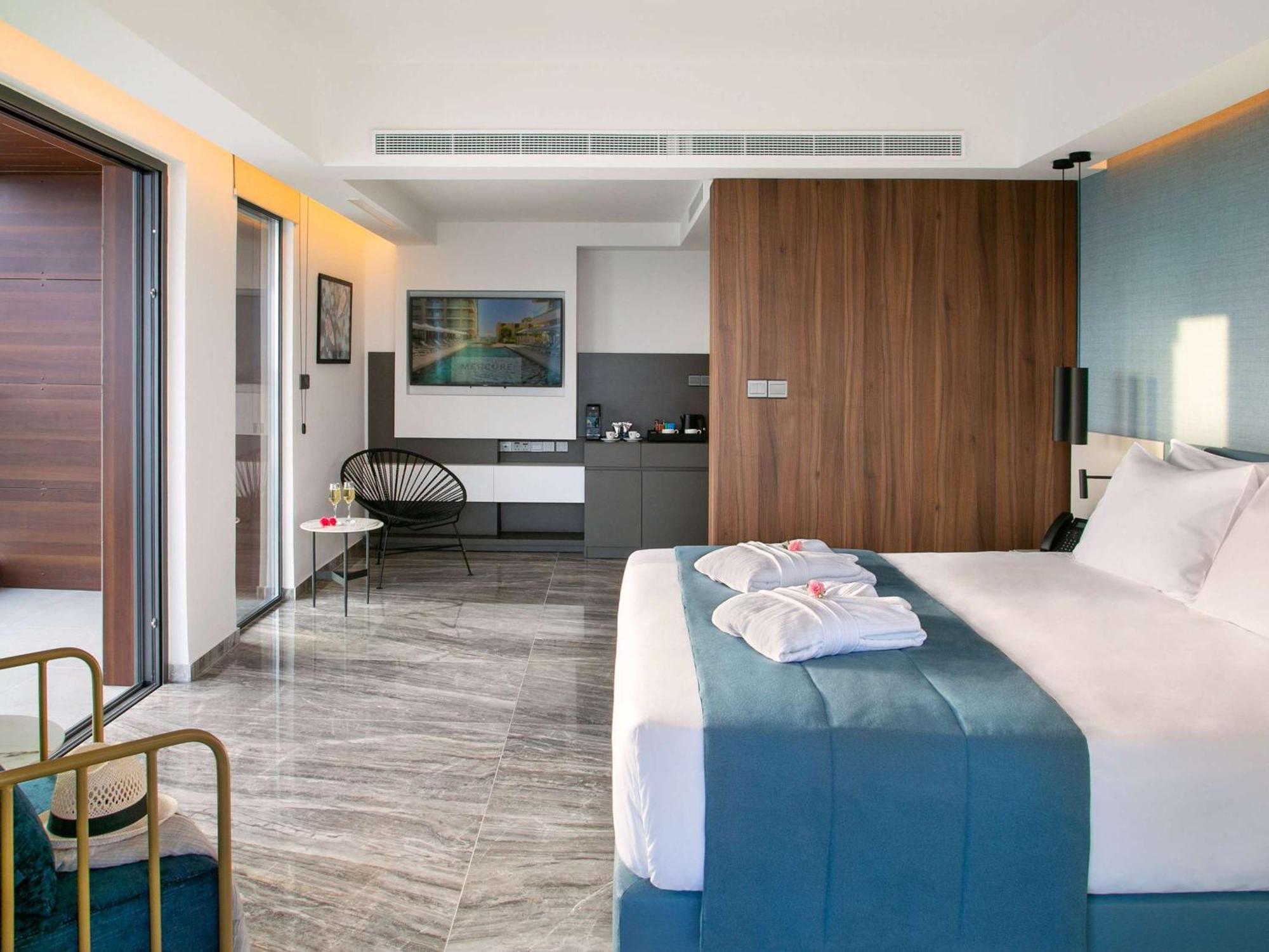 Mercure Larnaca Beach Resort Ngoại thất bức ảnh