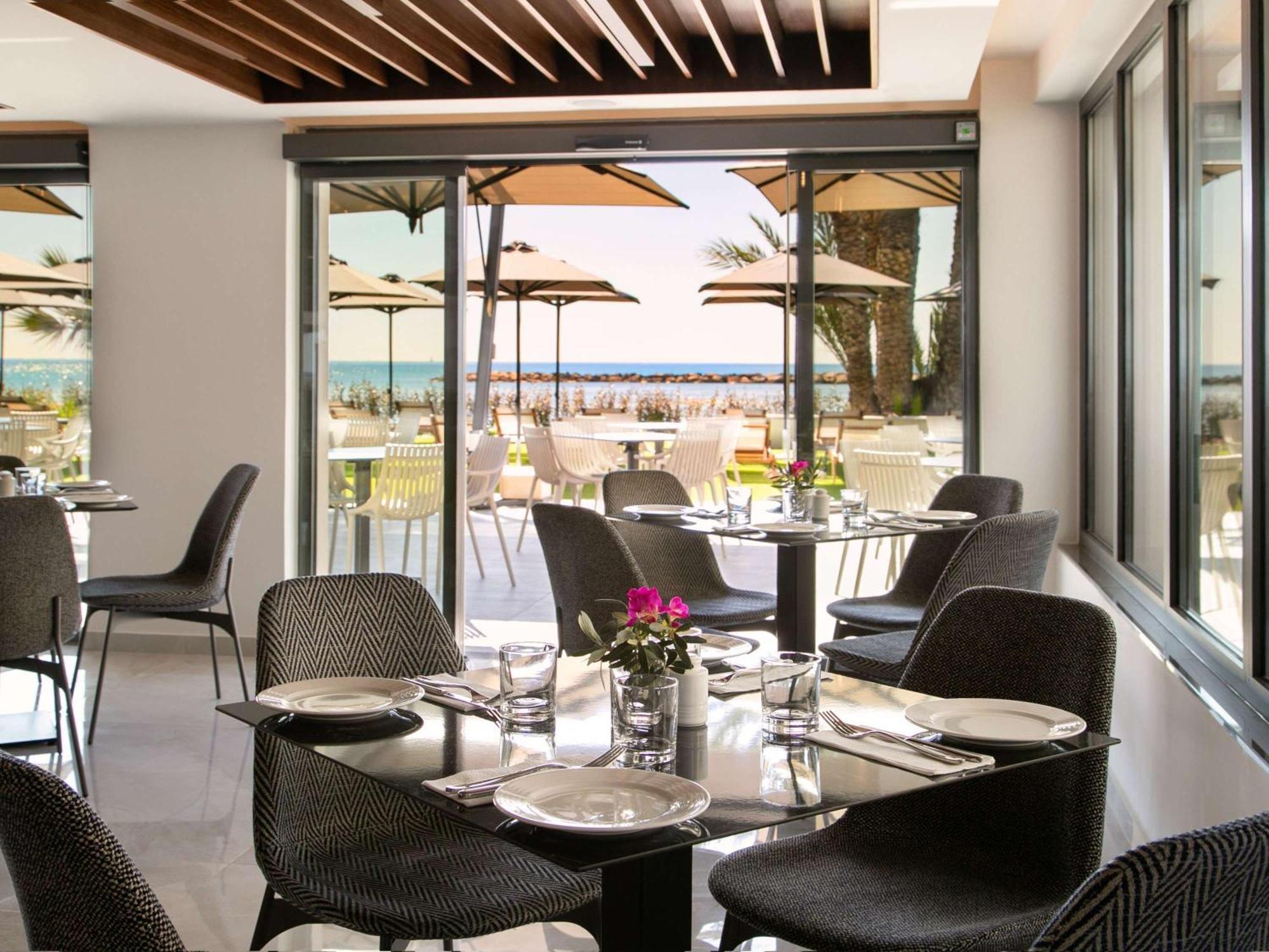 Mercure Larnaca Beach Resort Ngoại thất bức ảnh