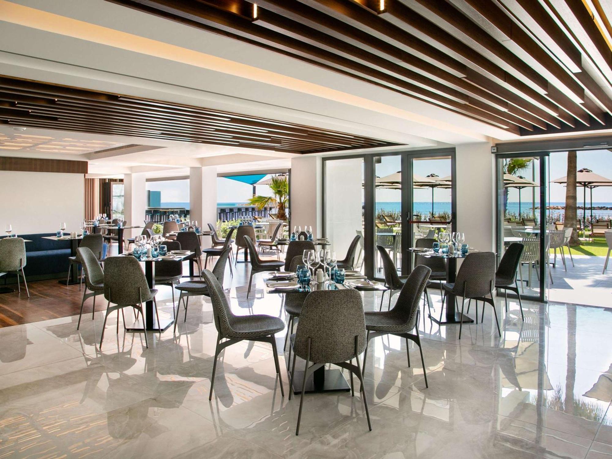 Mercure Larnaca Beach Resort Ngoại thất bức ảnh