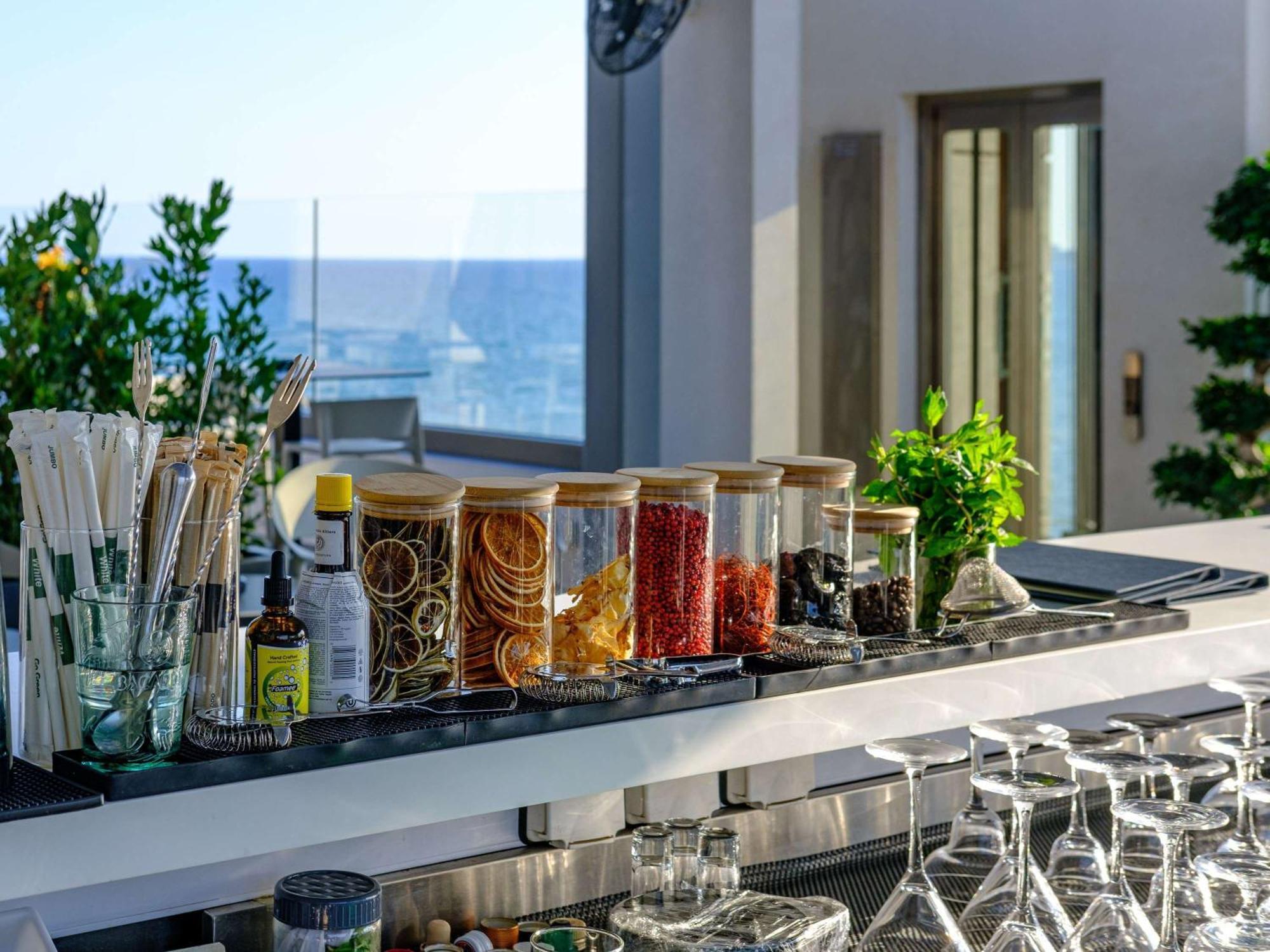 Mercure Larnaca Beach Resort Ngoại thất bức ảnh